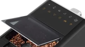 Beko équipe sa cafetière automatique avec broyeur d'une carafe à lait