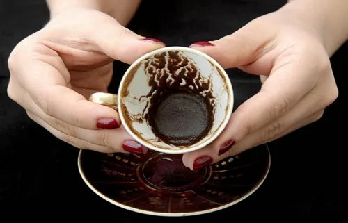 Qu'est ce que La cafédomancie ? – Double Expresso Qu'est ce que La cafédomancie ?