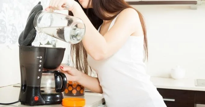Comment utiliser le vinaigre pour nettoyer votre cafetière – Double Expresso Comment utiliser le vinaigre pour nettoyer votre cafetière