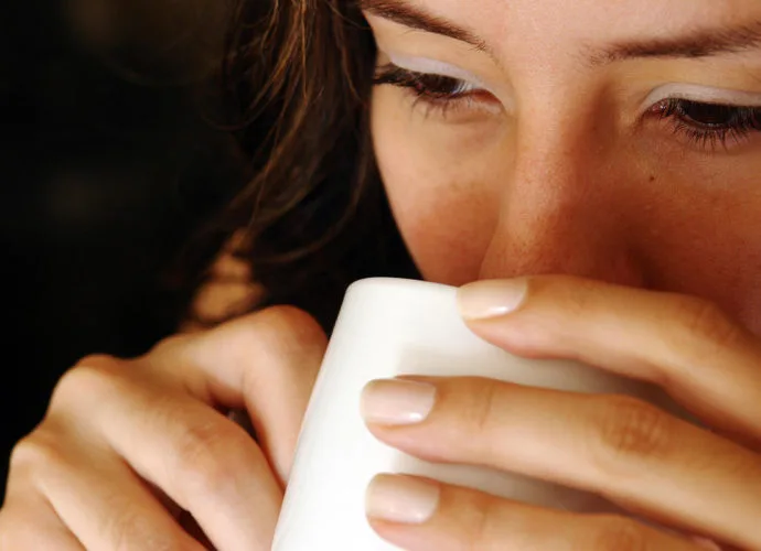 Pourquoi boire trop de café peut nuire à votre peau – Double Expresso Pourquoi boire trop de café peut nuire à votre peau