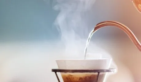Le café et l'eau : L'importance d'une eau de haute qualité dans la préparation du café